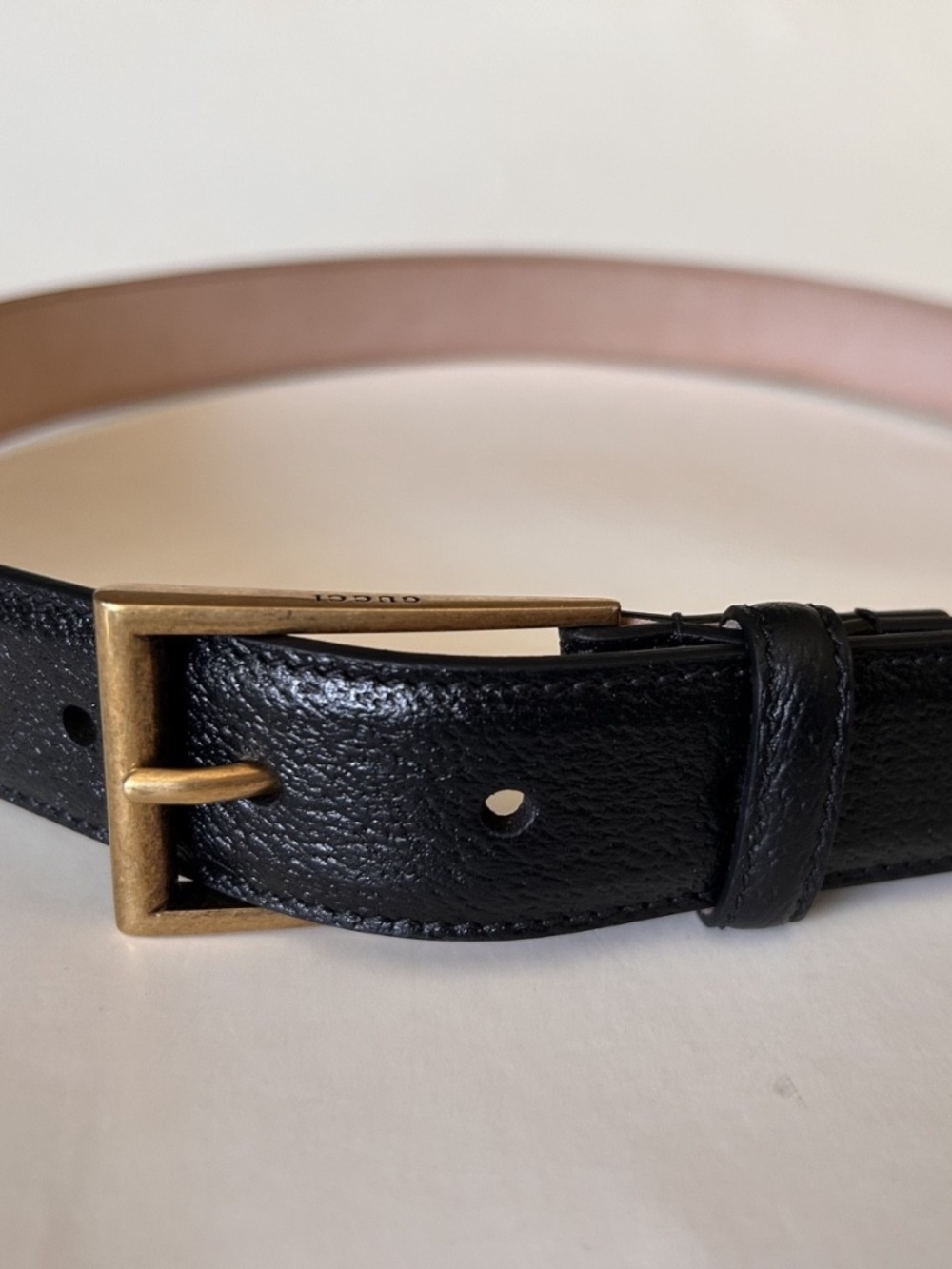 GUCCI UNISEX Black Leather Belt W/Gold Buckle Size 85/34 495502 CW10X Wore Once